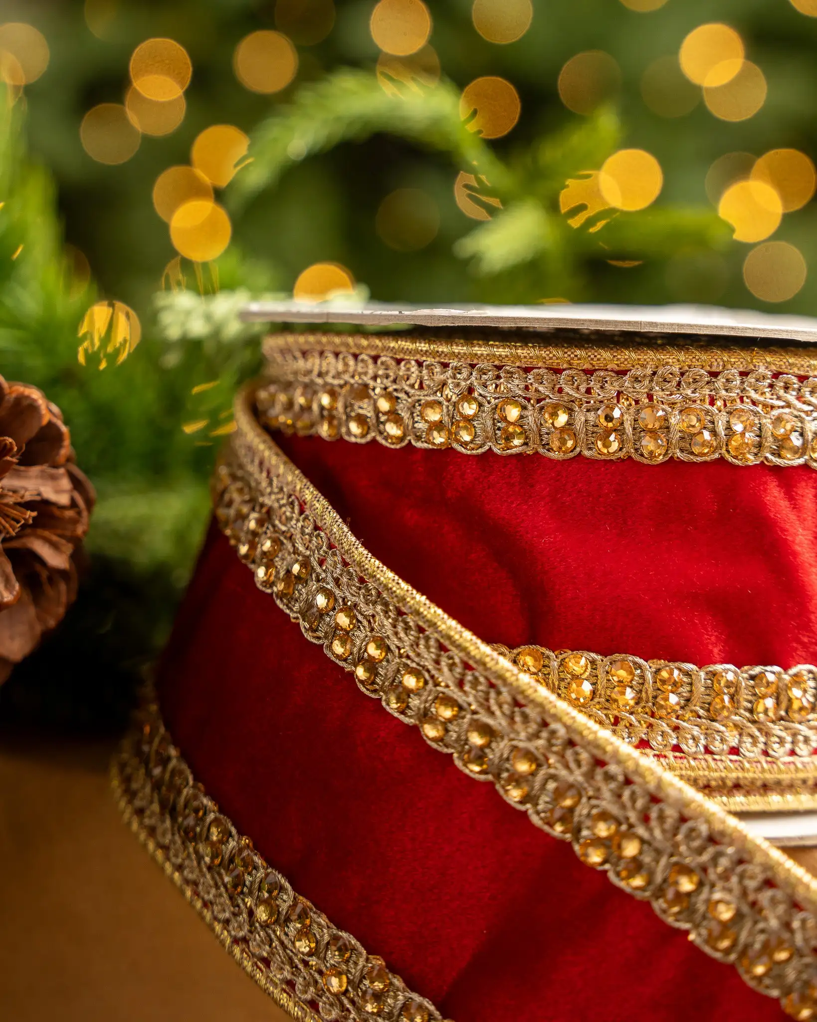 2.5" X 10YD Red Velvet Ribbon With Gold Back & Crochet Trim 4 2.5" X 10YD Red Velvet Ribbon With Gold Back & Crochet Trim - Image 2